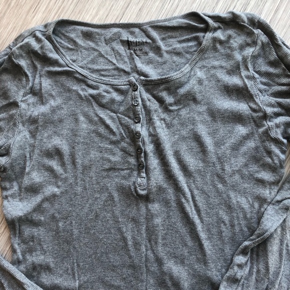 🆓 GRAY LONG SLEEVE THERMAL TEE - Picture 2 of 3